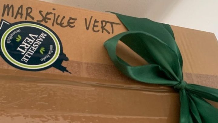 Offrir une boîte solidaire pour Noël